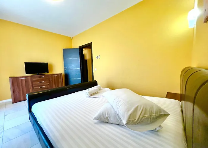 Sophia Lake View Suite